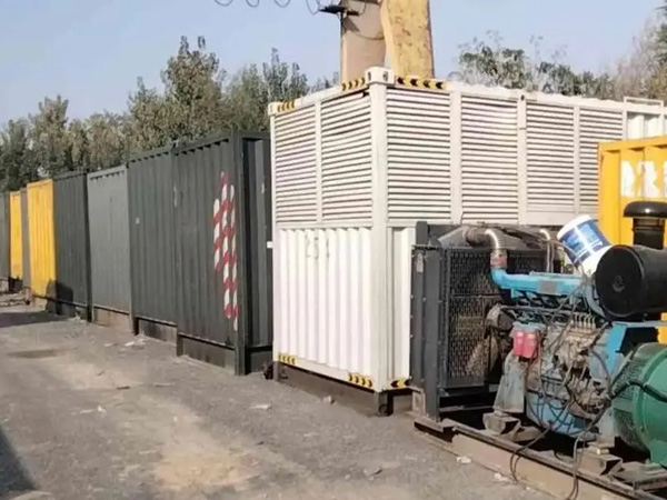 青河200KW柴油发电机机组每小时油耗是多少？