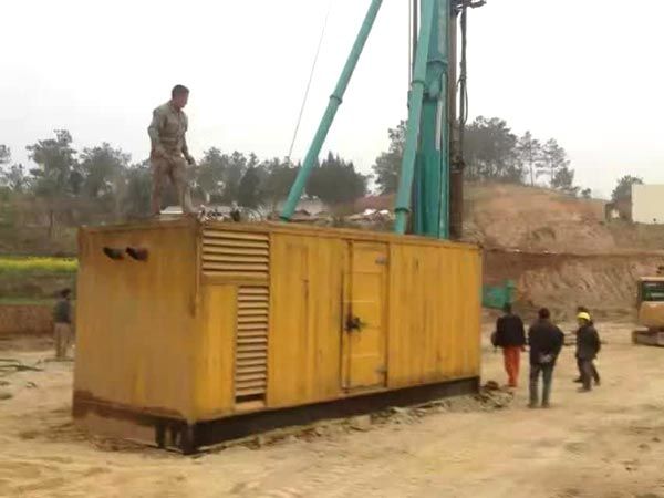 青河如何判断水冷式机油散热器密封件是否需要更换?